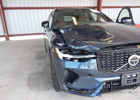 2023 Volvo Xc60 B5 Plus Dark Theme z USA, uszkodzony, nr VIN YV4L12RLXP1351485